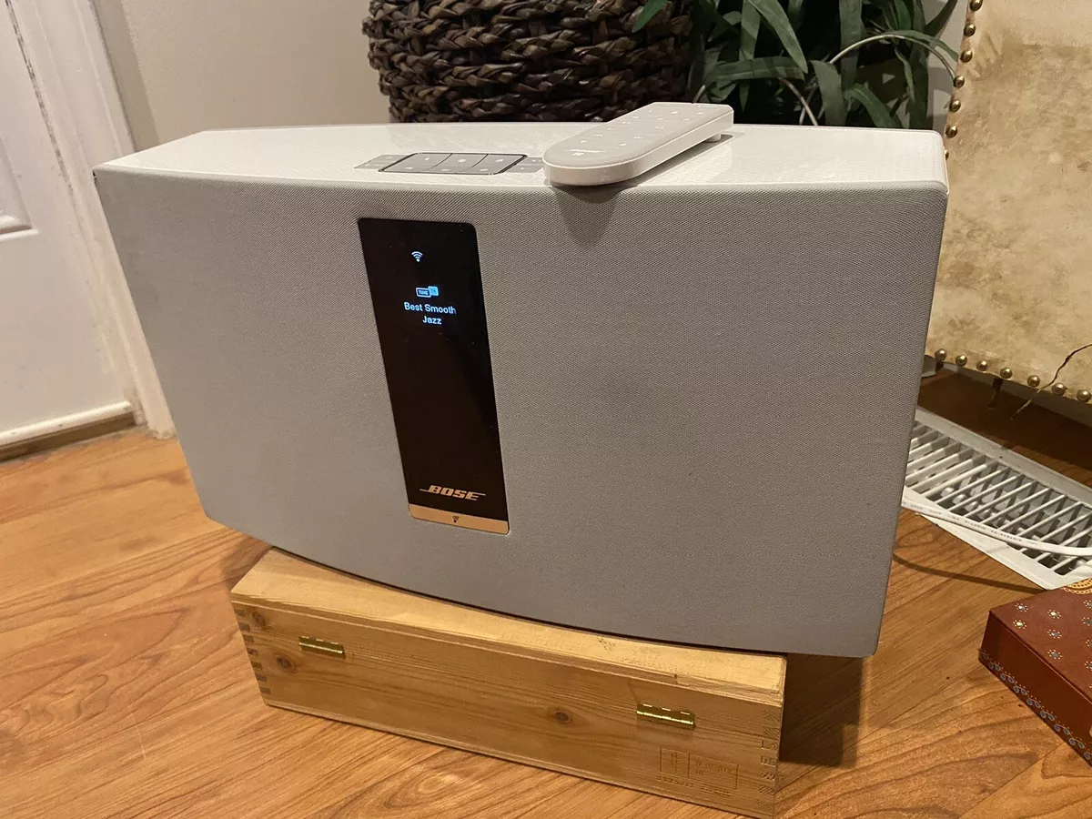 Bose SoundTouch 30 Series III Wireless Bluetooth Music System White 120 V US !!