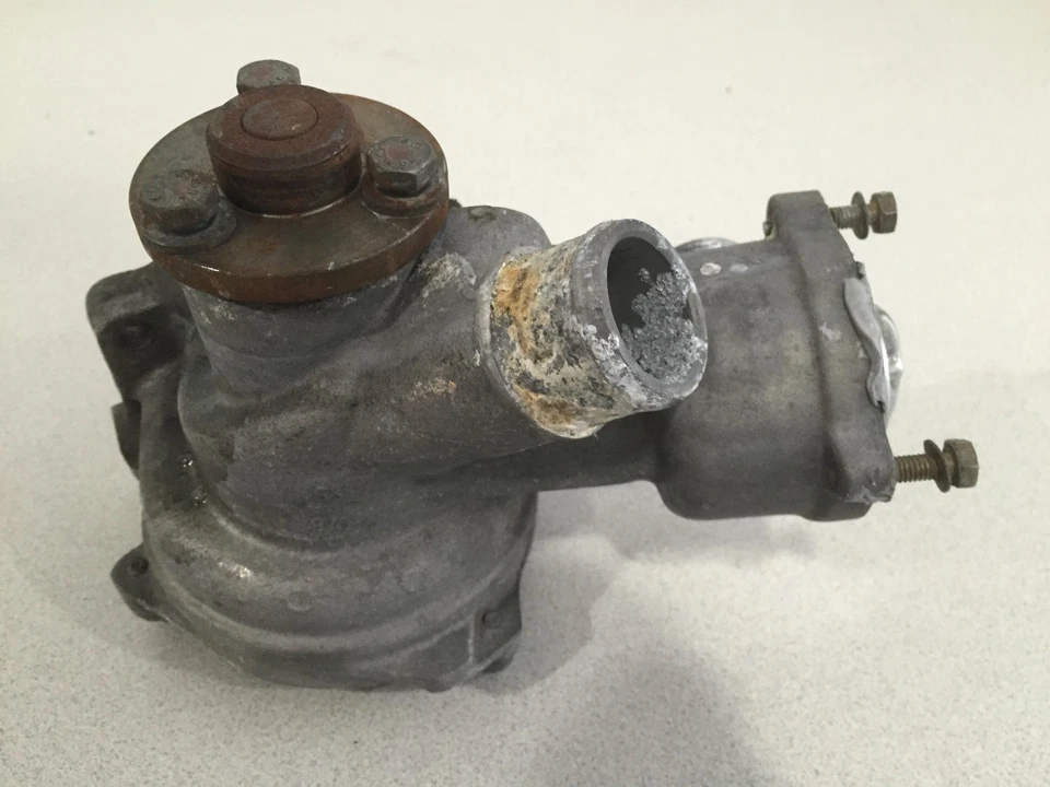 Mercedes-Benz 190e W201 1987-1993 ~ bomba de agua ~ pieza OEM Foto 2 de 4