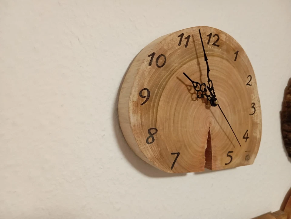 Wanduhr Kirsche Baumscheibe 28x22cm Handarbeit, Unikat mit lautlosem Quarzwerk ! - Bild 2 von 2