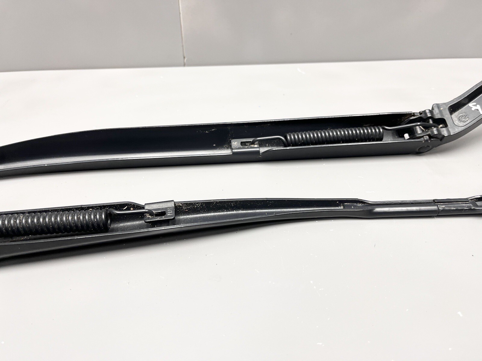 ⭐️2017-2020 MASERATI LEVANTE FRONT RIGHT / LEFT WINDSHIELD WIPER ARMS PAIR OEM