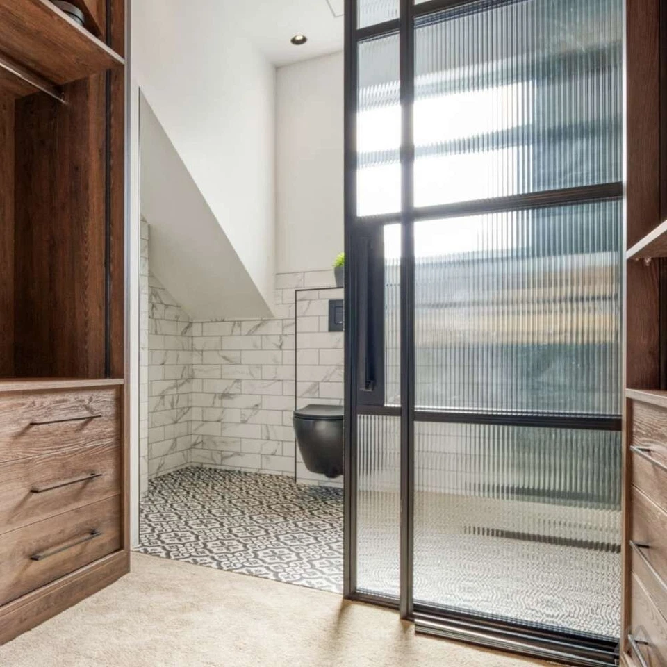 Puerta interior corredera de baño estilo Crittall - negro blanco gris Foto 4 de 4