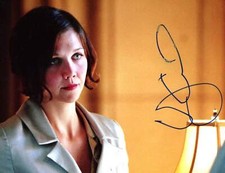 Maggie Gyllenhaal ACTRESS autograph, In-Person signed photo