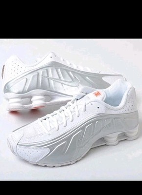 NIKE SHOX R4 ナイキ AR3565-101 AR3565-101 Nike Shox R4 White Metallic Silver Max Orange (Women's