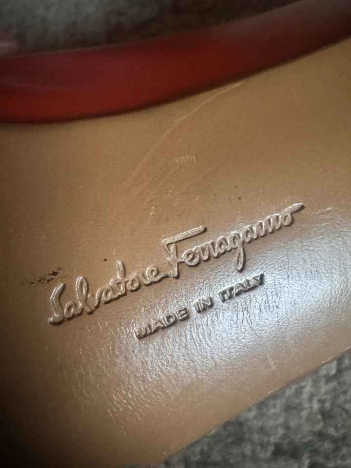 Saltos Salvatore Ferragamo Vara Bow Pumps Couro Vermelho Tamanho 9.5 A Fabricados na Itália - Imagem 4 de 4