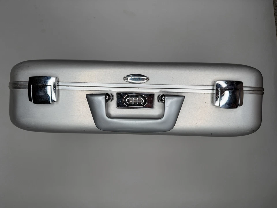 Vintage Zero Elite Halliburton Combo Lock Aluminum Attaché Case 13” x 18” x 5” - Image 4 of 4
