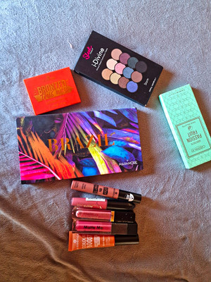 9-tlg Make-up Set: Lidschattenpalette, Bronzer, Lip, Concealer Matt