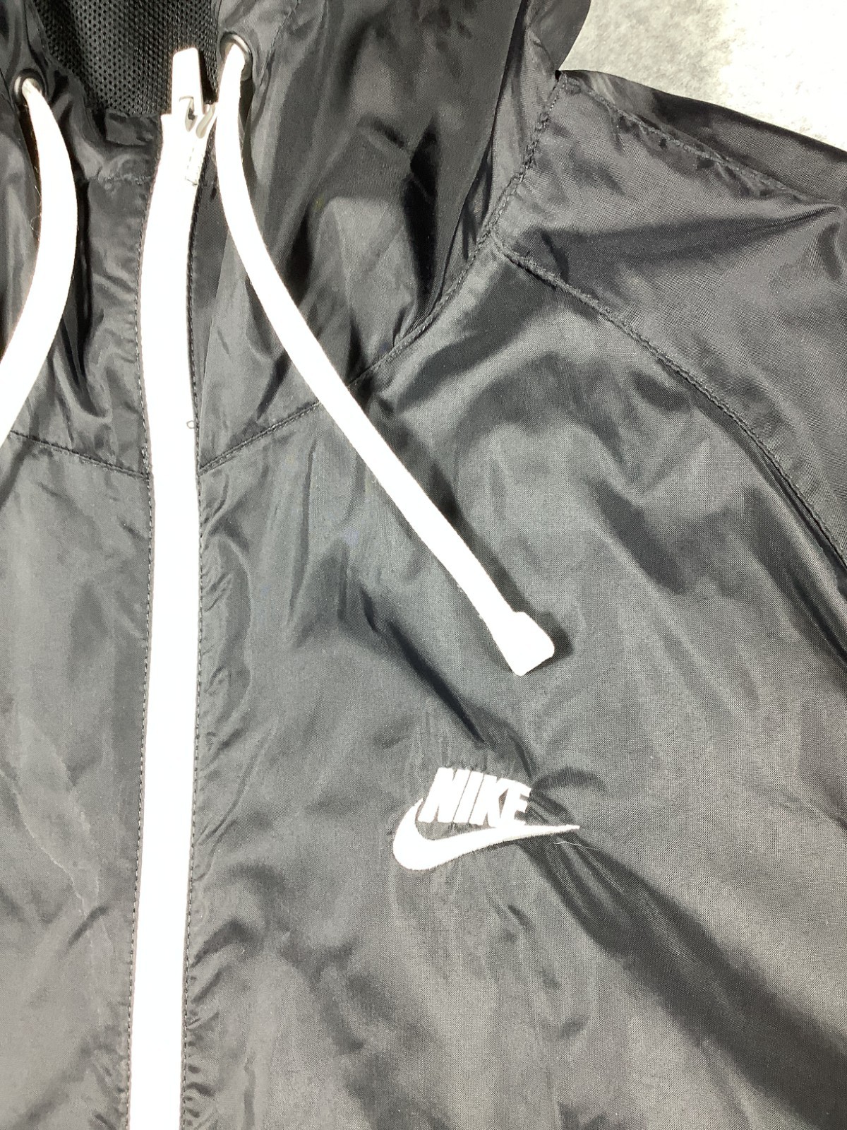 Nike Windbreaker Men’s Jacket Size Medium Black Sku 278 image 2