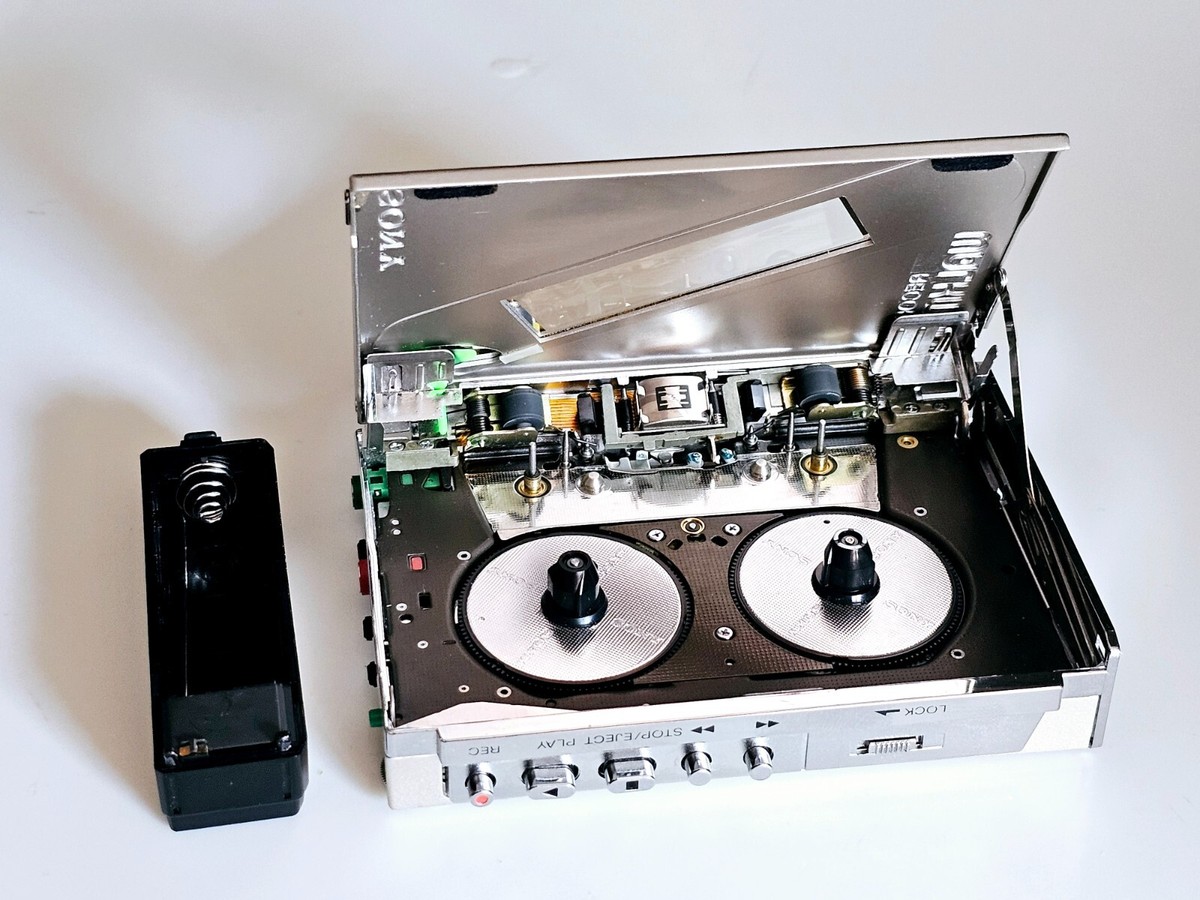 New Sony Walkman WM-R202 Cassette Recorder fully working