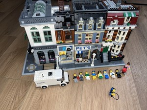 Lego 10251 Creator Expert Modular Brick Bank Bank / 10218 Pets Shop Used Lot