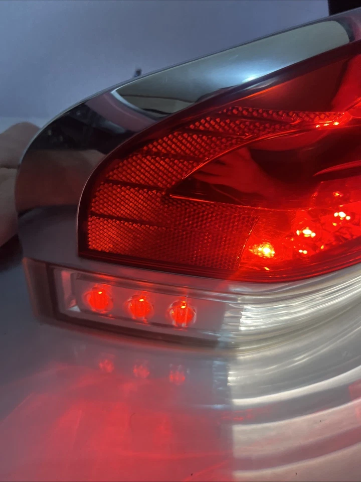 2010-2012 Lincoln MKT Left Tail Light Lamp LH Driver OEM BA13-13B505-AG Foto 3 de 4