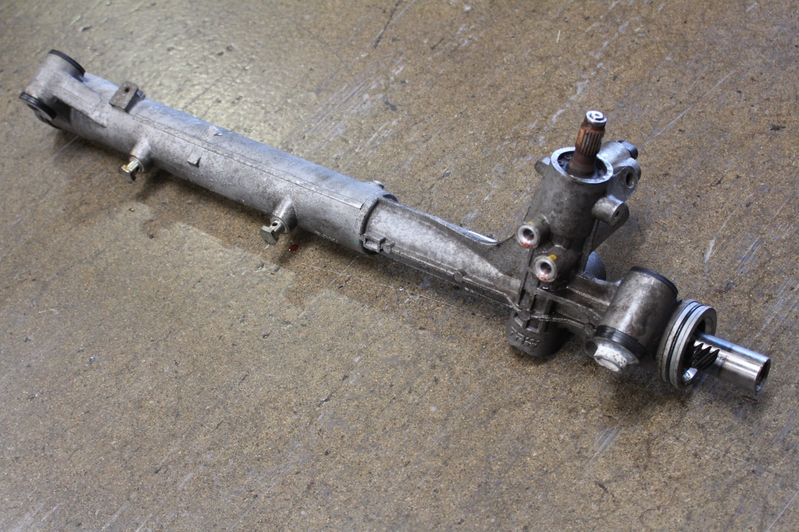 Maserati Ghibli, Steering Gear Rack, Center Only, Used, P/N 670003956