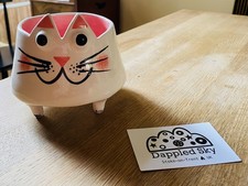 Katze Pflanztopf Halter rosa lächelnd von Dappled Sky