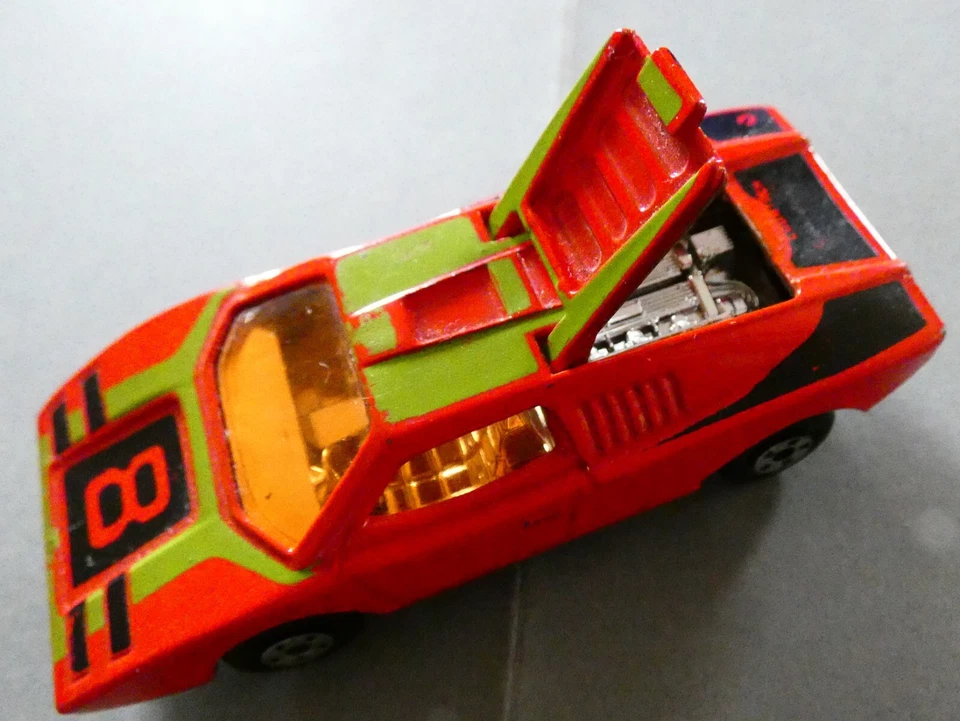 RARE MINIATURE VOITURE MATCHBOX N° 27 LAMBORGHINI COUNTACH COFFRE OUVRANT TBE - Photo 3/4
