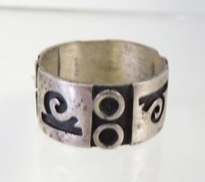 MODERNIST AZTEC TAXCO STERLING OXIDIZED LADIES BAND RING SZ 5.75