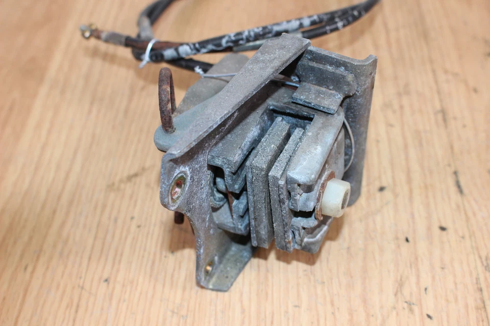 1981 SKI-DOO BLIZZARD 5500 MX тормозной суппорт с колодками и кабелем - Изображение 2 из 4