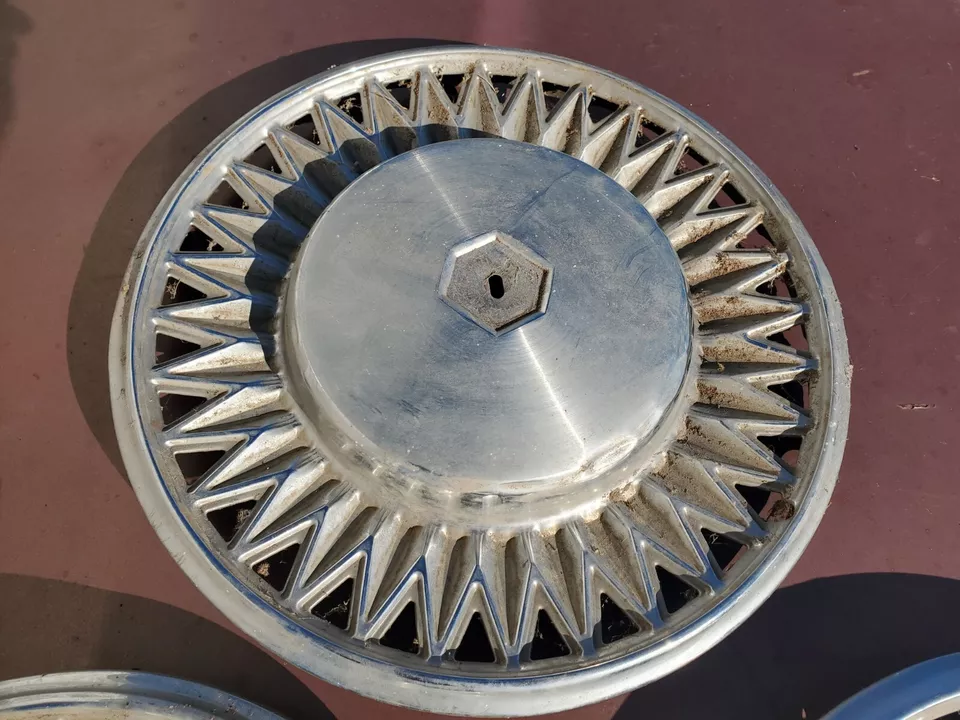 Juego de 3 tapacubos 1978 1979 1980 1981 1982 1983 Chevrolet Malibu El Camino 14 pulgadas Foto 4 de 4