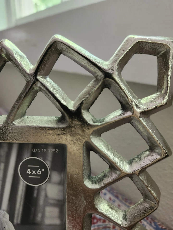 Marco de fotos estilo MCM brutalista de metal plateado se adapta a fechas de fotos de 4x6" de 2012 Foto 3 de 4