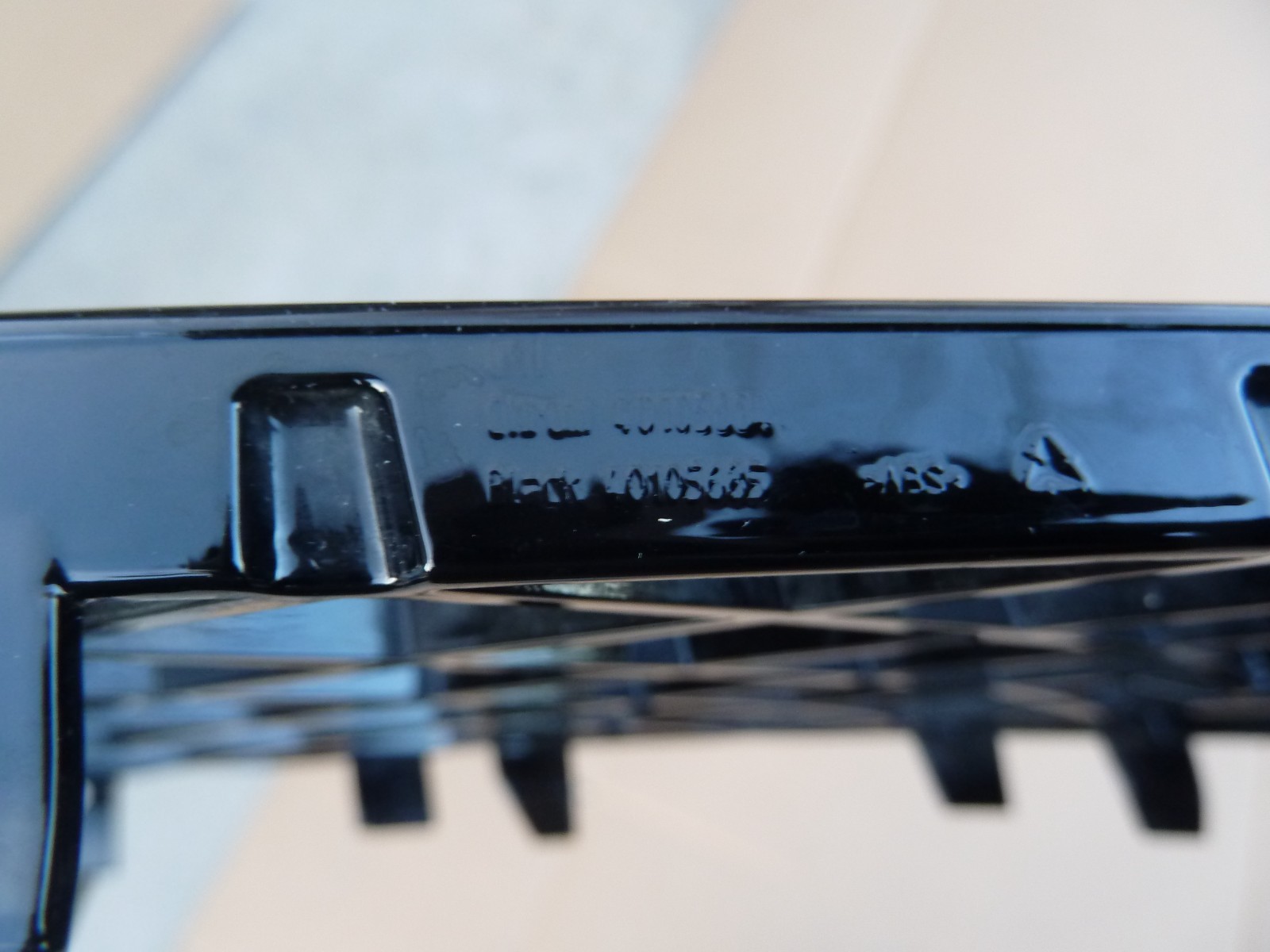 BENTLEY BENTAYGA 2024-2026 DRIVER FRONT BUMPER LEFT AIR GUIDE GRILLE BLACK OEM