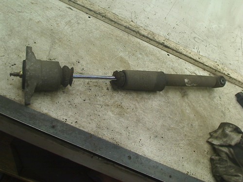 STOßDÄMPFER LINKS HINTEN VW Passat (3B3) Sedan 1.9 TDI 100 (AVB(Euro 3)) 2001