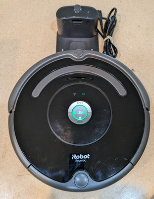 iRobot Roomba 675 Robotic Vacuum Cleaner/Charging Base .Wifi..ONLY 27 Hours !!!!
