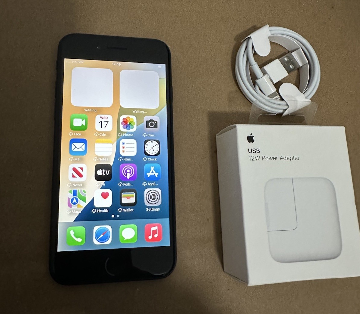 Apple iPhone SE 2nd Gen Black 128GB MHG73LL/A Unlocked Clean ESN Good