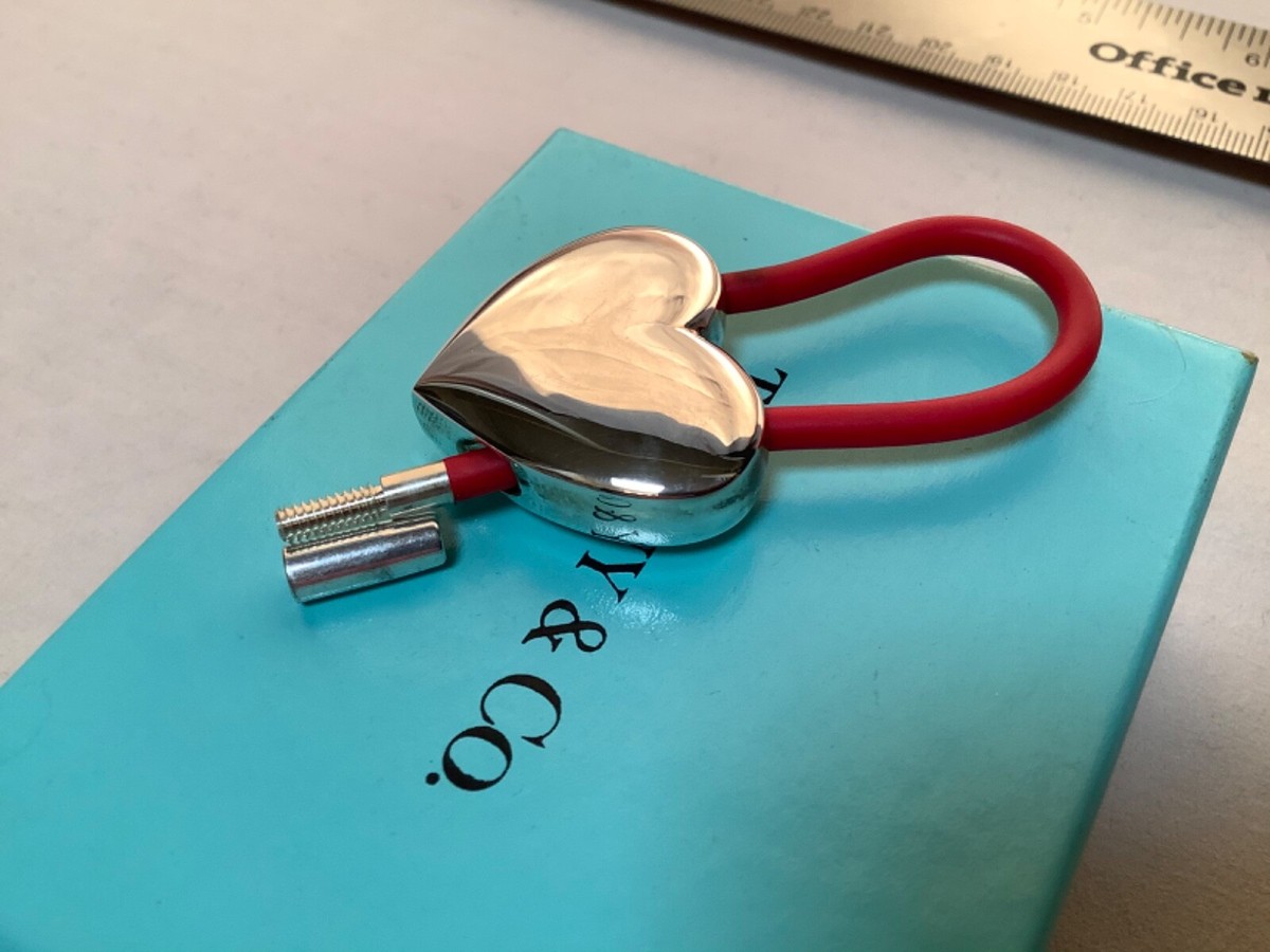 Tiffany&Co. ティファニーハートループラバー レッドキーリング TIFFANY & CO STERLING SILVER RED RUBBER HEART KEYCHAIN | eBay