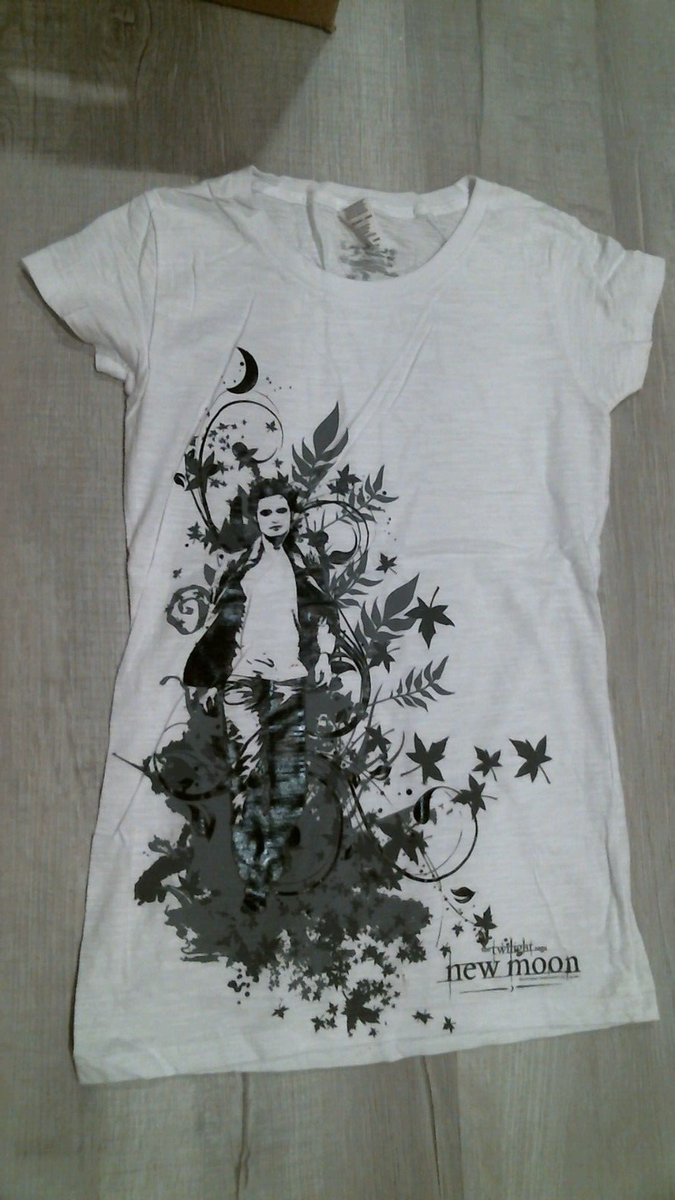 シャツ The Twilight Saga New Moon T-Shirt, Juniors Sizes, NEW | eBay