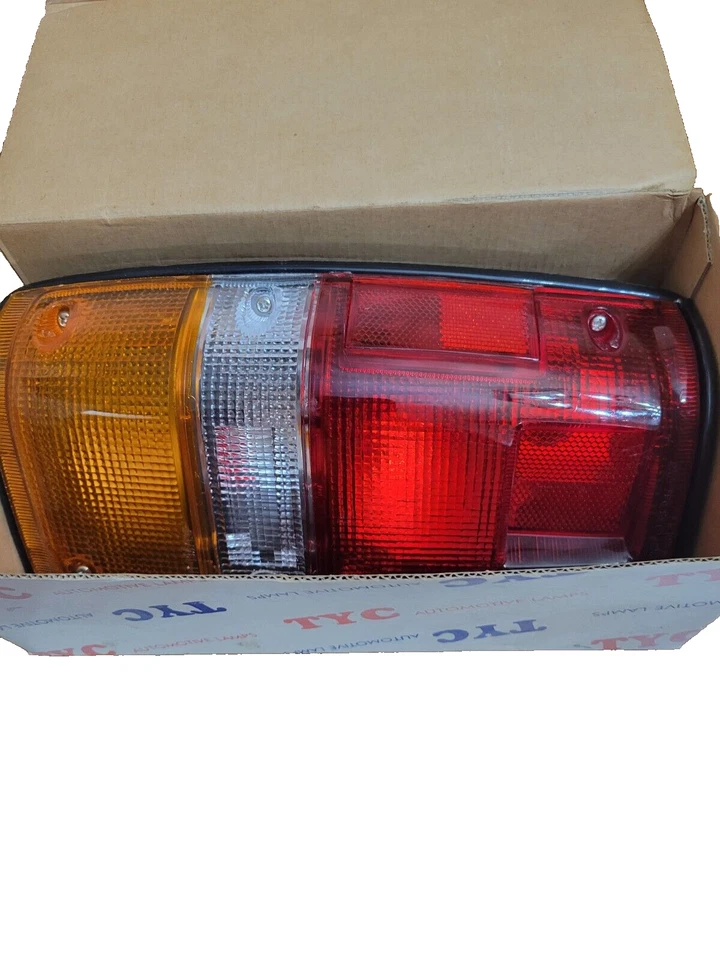 Conjunto de luz trasera lateral derecha para camioneta Toyota 84-88 Foto 3 de 4