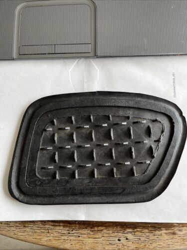 Vintage Honda CA95 C160 motorcycle gas tank knee pad left hand - Picture 2 of 5