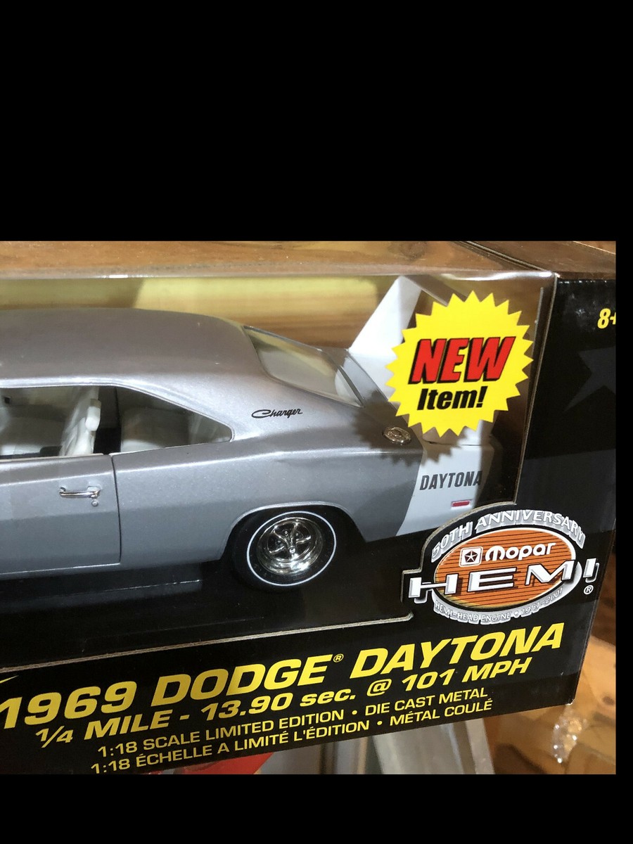 1969 Dodge Charger Daytona Silver 1:18 Ertl American Muscle
