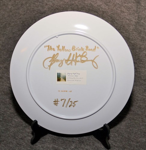 The LAND of OZ park Collectors Plate 10" Beech Mountain NC Yellow Brick Road #7 - Picture 2 of 2