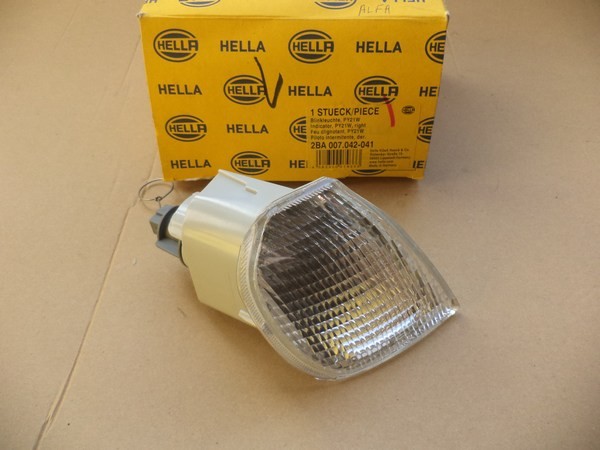 Clignotant avant droit pour Alfa 145 et 146 orange d'origine HELLA