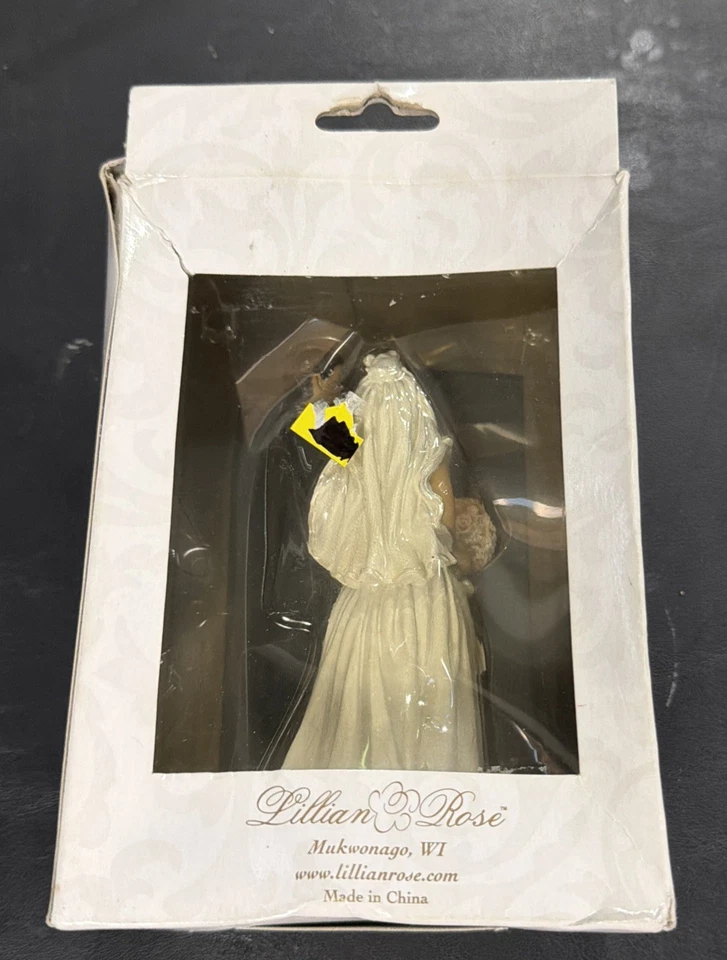 Decoración de pastel de boda Lillian Rose afroamericana novia y novio #PCF910 Foto 4 de 4