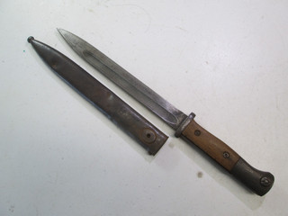 WWII GERMAN K 98 BAYONET & SCABBARD AND MAKER #Y68