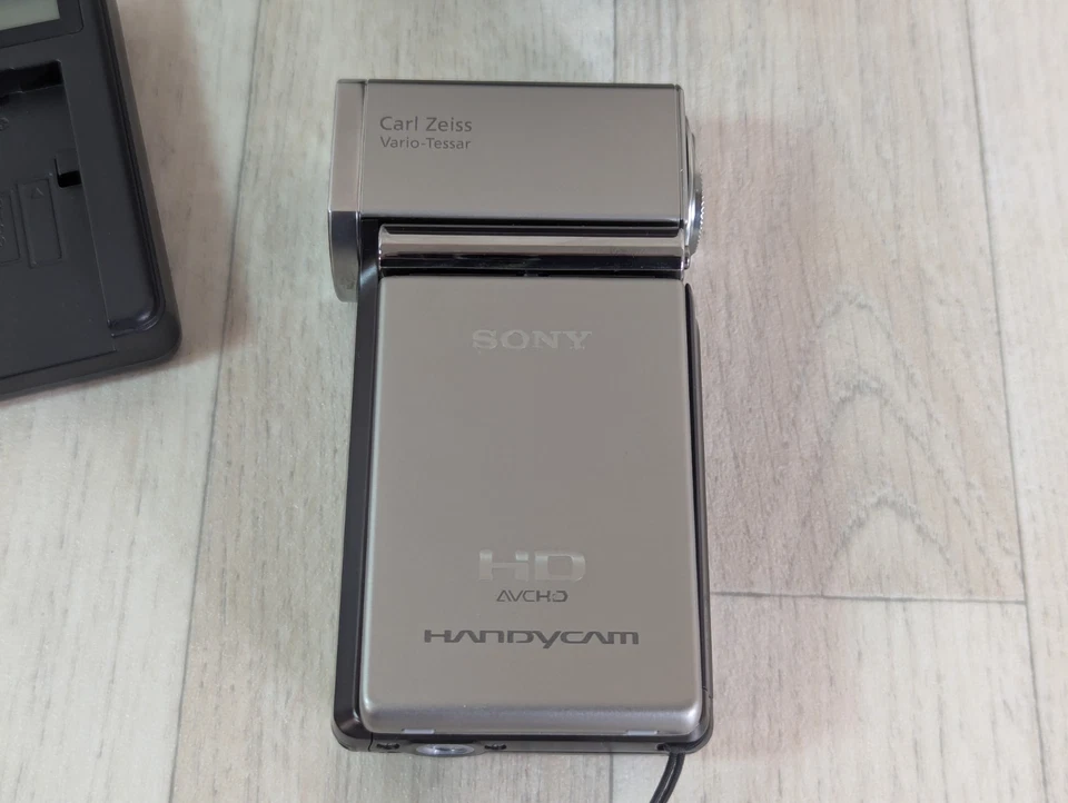 Sony Handycam HDR-TG3E Camcorder And Sony Case . - Image 2 of 4