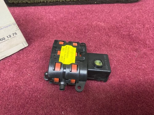 Mercedes Benz W140 VALVE PRESSURE NOS - Picture 7 of 8