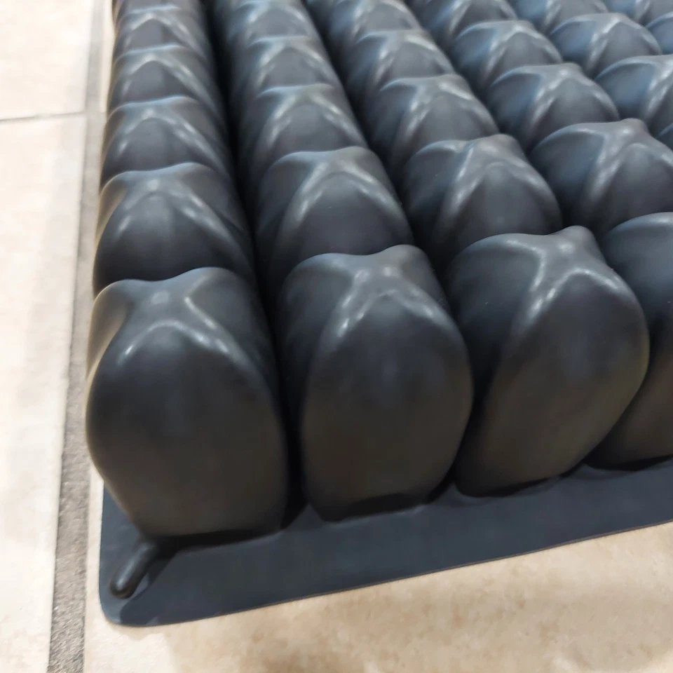 Cojín de aire para silla de ruedas de alto perfil ROHO 18,25x 16,50 x 3,25" Foto 2 de 4