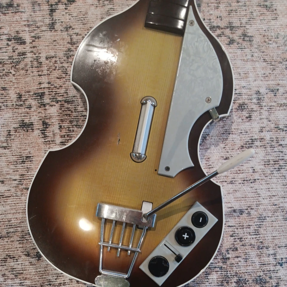 Guitarra Inalámbrica Xbox RockBand Hofner Bajo Beatles Modelo XBGTS3 Sin Probar Foto 2 de 4