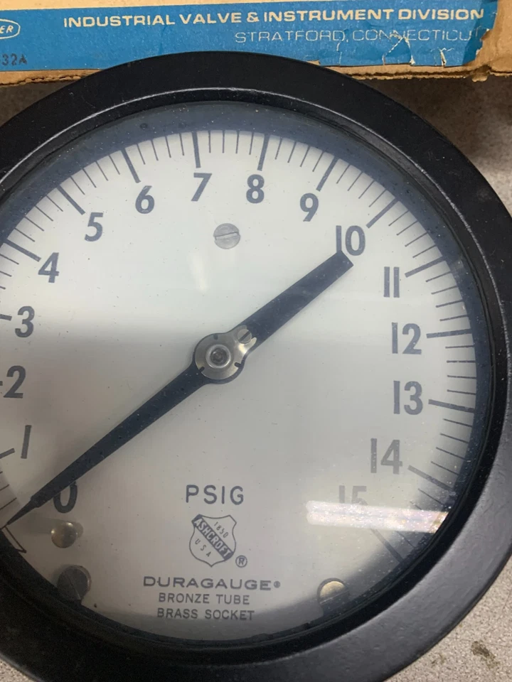 NEW IN BOX ASHCROFT DURAGAUGE SIZE 45 1379 A CONNECTION 1/4" LC RANGE 15# - Image 4 of 4