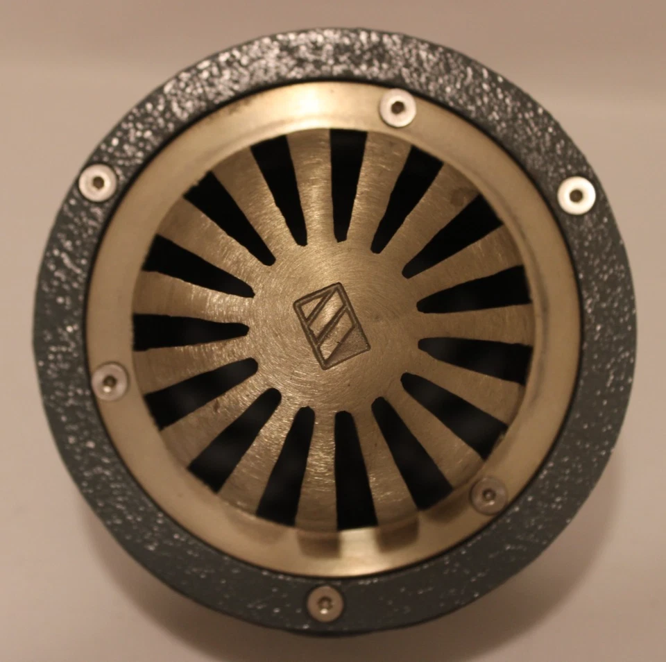 Vatios RD-233 - 3" FIP salida lateral balcón drenaje con tapa abovedada de 5" de diámetro Foto 2 de 4