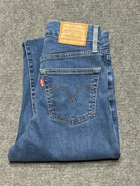 Levi’s Premium High Rise Boyfriend Jeans Women’s Size 25 Relaxed Tapered