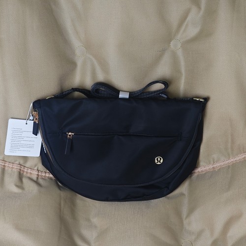Lululemon All Night Festival Belt Bag 5L Black with Gold Hardware-Crossbody bag - Picture 2 of 5