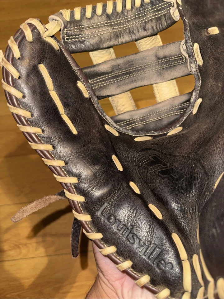 "Guante de primera base de softbol Louisville Valkyrie Game Ready para mujer 12,5"" lanzamiento derecho" Foto 4 de 4