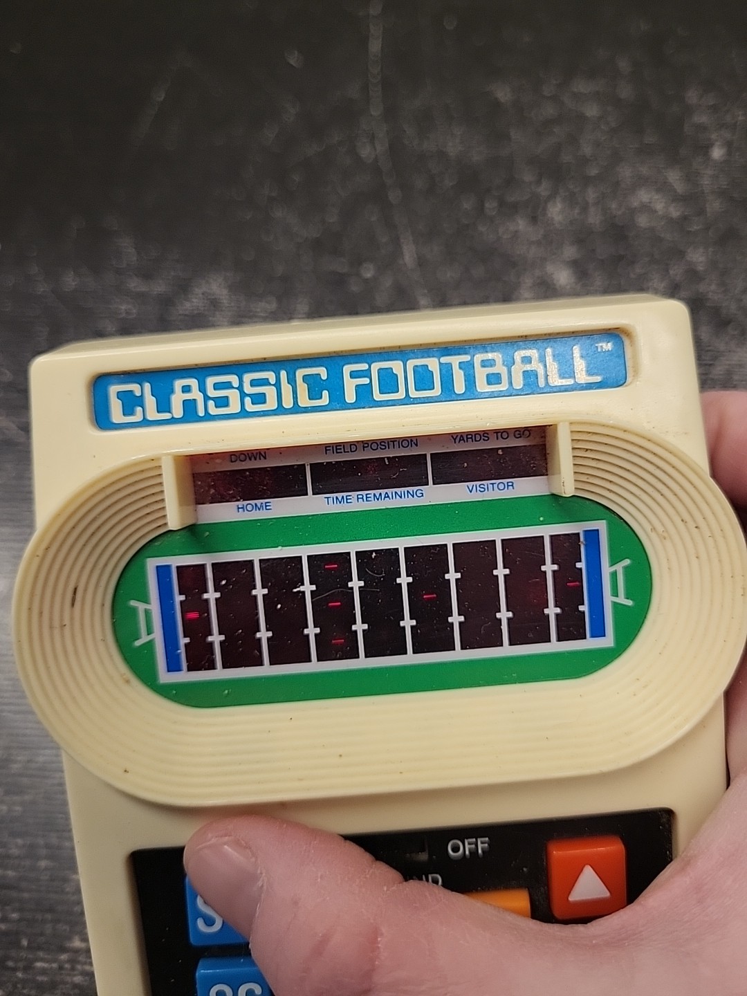 2000 Mattel Electronics Handheld Electric Classic Football Game Read Descriptio