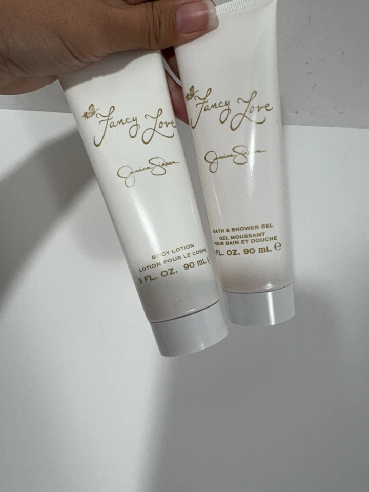 Juego de 2 Fancy Love de Jessica Simpson (loción corporal 3,0 oz y gel de ducha de baño) Foto 2 de 4