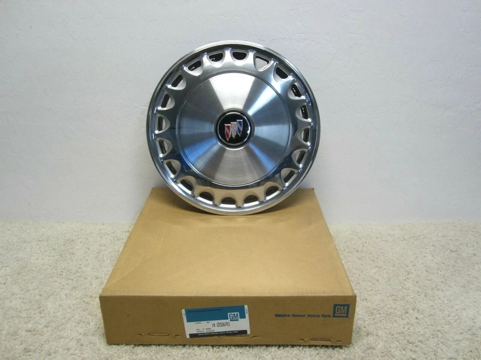 BUICK SKYHAWK SKYLARK SOMERSET NUEVO OEM 13" JUEGO DE TAPACUBOS CUBIERTA DE RUEDA 25526793 #3D-1 Foto 2 de 4