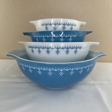 PYREX Cinderella Nesting Bowls Snowflake Garl...