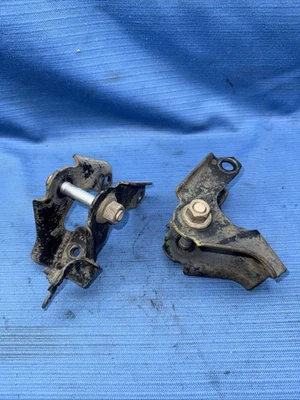 01-05 Lexus IS300 FLCA Front Lower Control Arm Bracket Pair Left Right OEM - Image 1 of 4