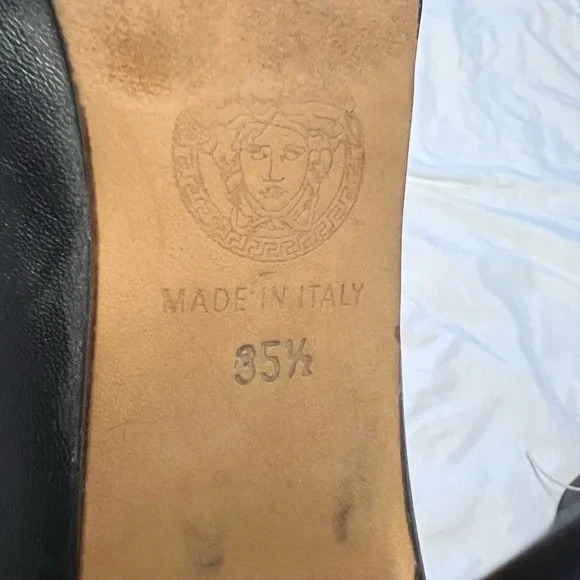 Versace Pumps, Classy unique, Mint condition, Bla… - image 3