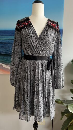 DIANE VON FURSTENBERG Grey Pleated Bianka wrap dress Size 0 - Picture 1 of 10